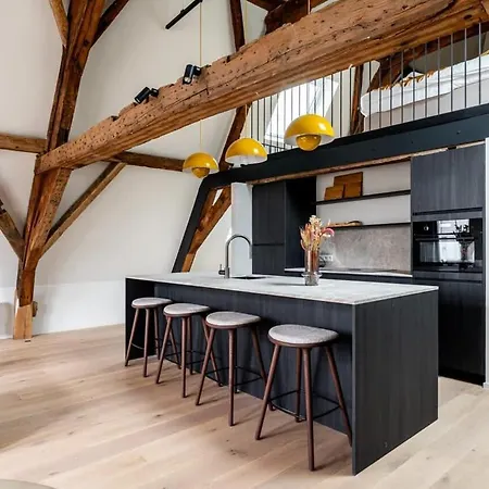 Casiola - City-view Loft With Wooden Beams And Mezzanine شقة *