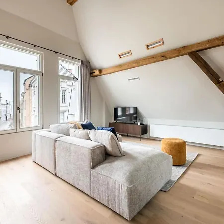 Casiola - City-view Loft With Wooden Beams And Mezzanine * خنت