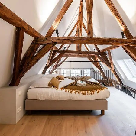 Casiola - City-view Loft With Wooden Beams And Mezzanine