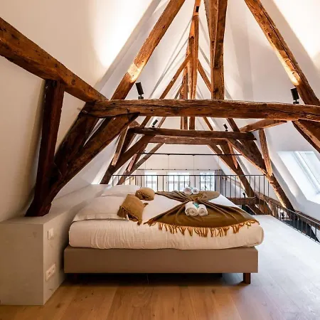 Casiola - City-view Loft With Wooden Beams And Mezzanine